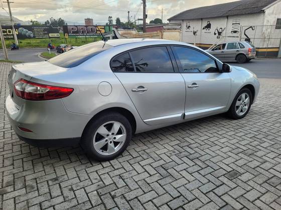 RENAULT FLUENCE 2.0 DYNAMIQUE 16V FLEX 4P AUTOMÁTICO